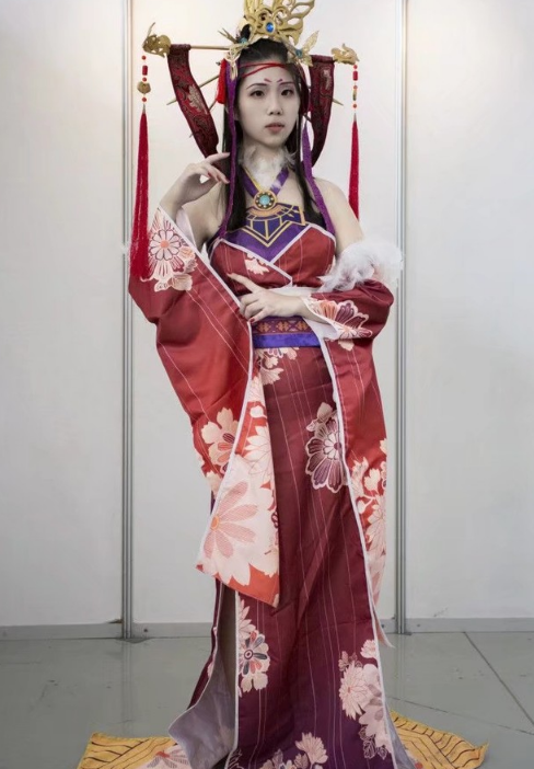 《画江湖之不良人》cosplay女帝,美艳与霸气并举