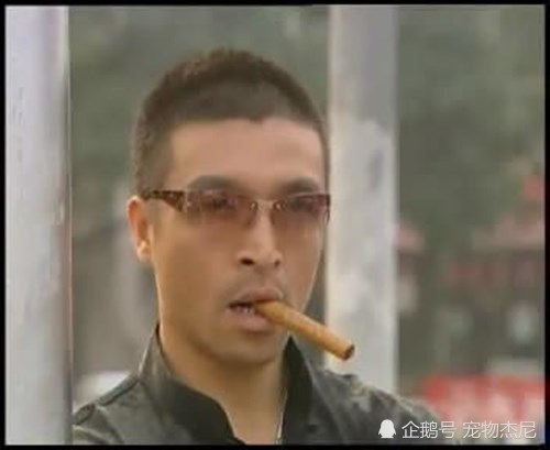 还记得《魔幻手机》的王天霸吗?当初嫌他丑,如今穿军装帅到不敢认!