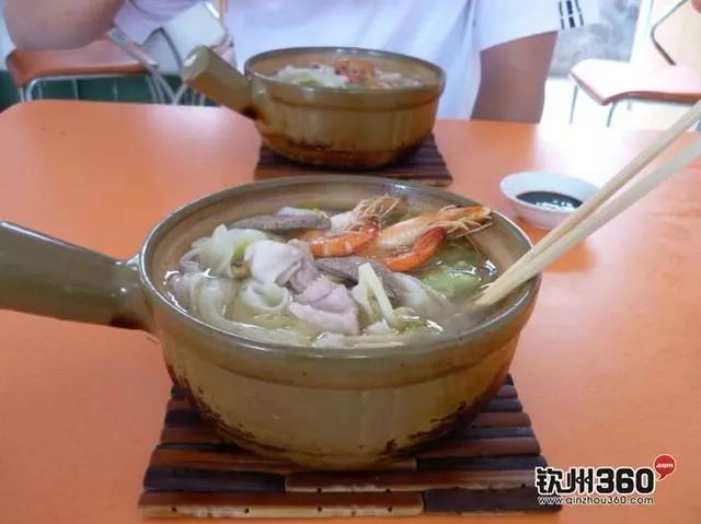 钦州美食之煲仔粉,满满一锅,真的好"抵食"!