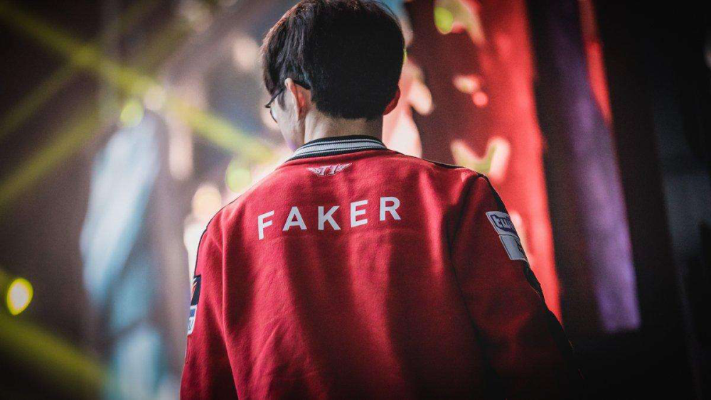 t1_faker:12月1日我在上海长泰广场等你来战!