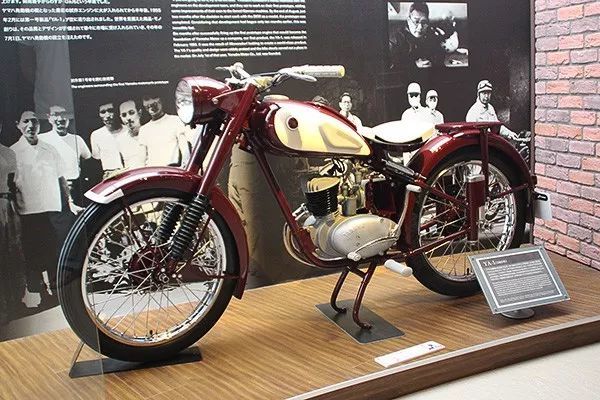1955年,第一台摩托车雅马哈ya-1诞生