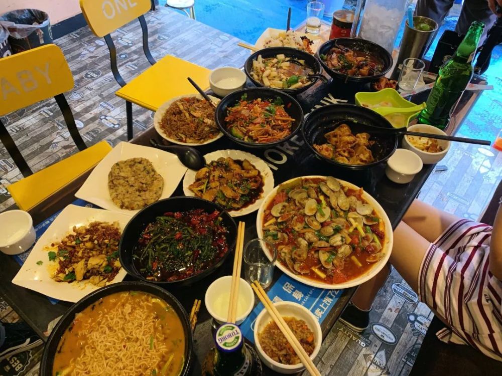 敢号称一个月不重样的私房菜,老板的勇气跟菜品一样可嘉!