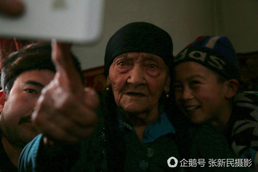 世界最长寿老人：131岁，爱吃烤羊肉(组图)