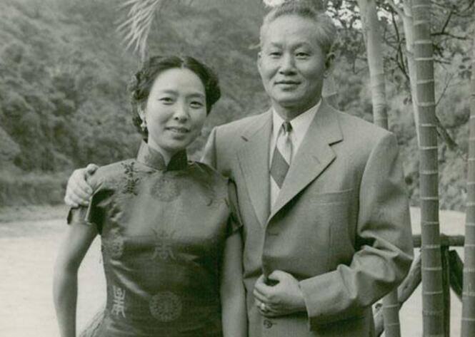 国军名将中,他的战功和名气不在薛岳之下,4子女皆是社会精英