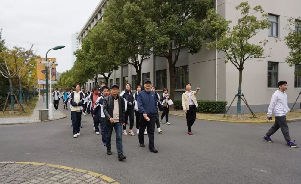 上海市仙霞高级中学师生一行至我校参访交流