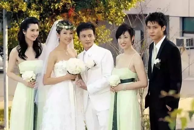 2008年,张晋和蔡少芬刚刚结婚在一起时,遭到了很多非议.