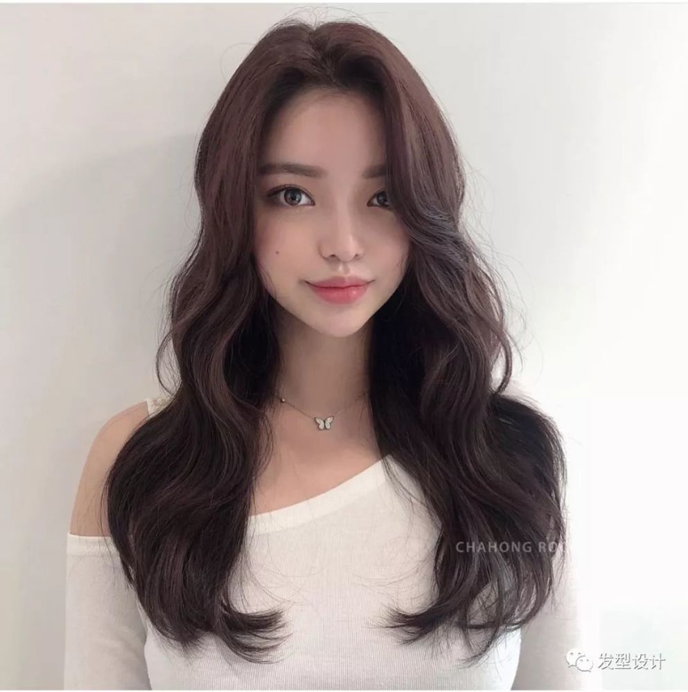 秋冬是烫发季节, 不想烫成小卷的妹子可以选择这款卷发, 中长发妹子
