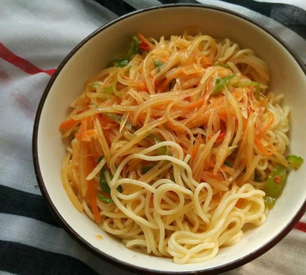 胡萝卜拌面