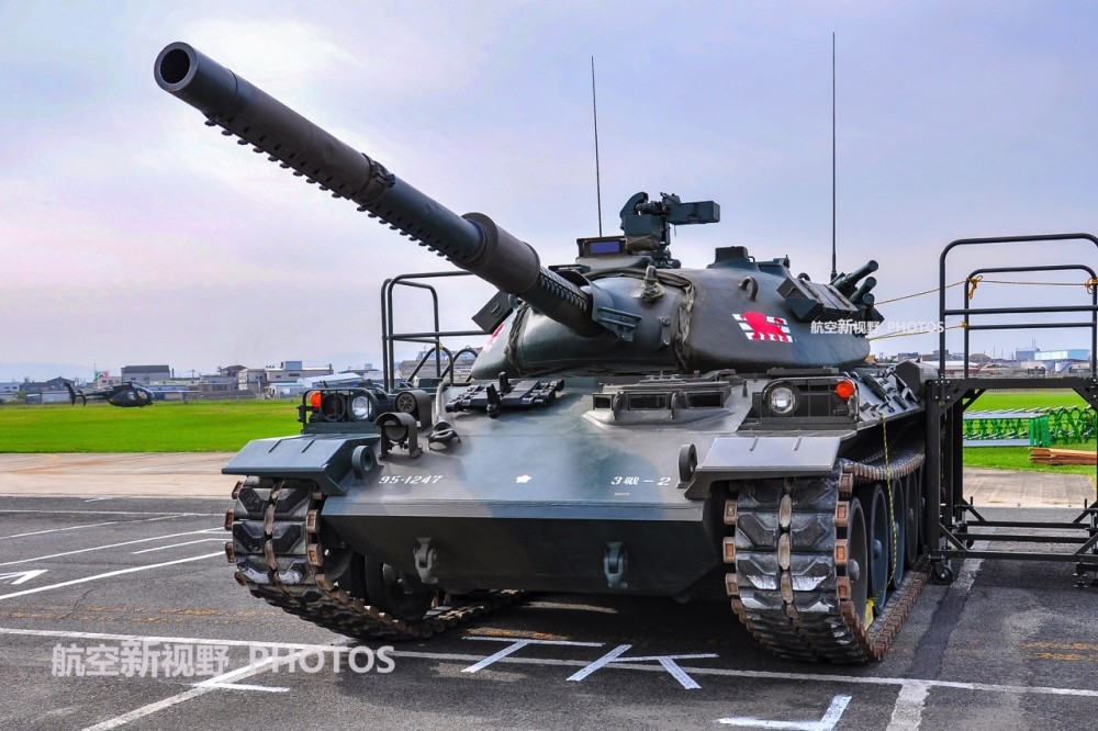 三菱重工74式主战坦克,日本特色的国产兵器,外形低矮可以防揍