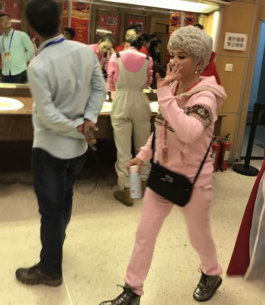 直击春晚后台：王凯、井柏然等现身(组图)