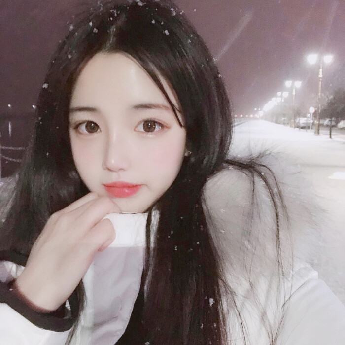 ins超火女生头像:你一副不缺我的样子,让我怎么在你身边停留