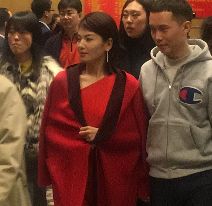 直击春晚后台：王凯、井柏然等现身(组图)