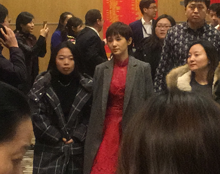 直击春晚后台：王凯、井柏然等现身(组图)