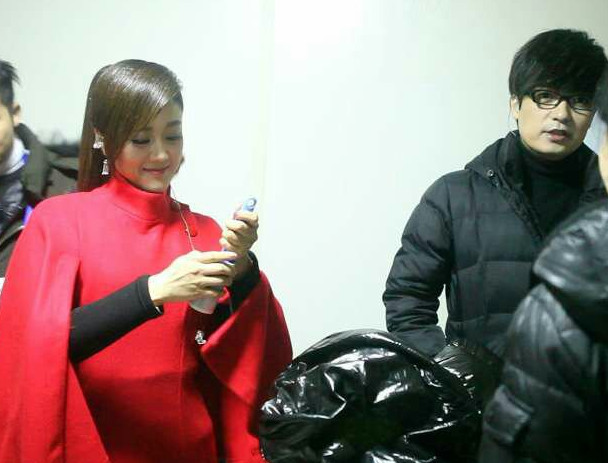 直击春晚后台：王凯、井柏然等现身(组图)