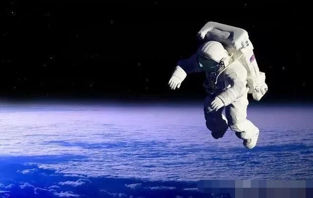 宇航员穿着太空服,如果身上发痒,该怎么办?如何抓痒?