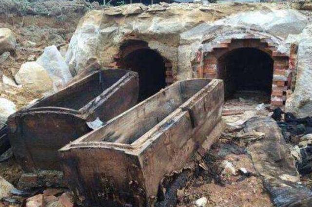 一座清朝大内侍卫墓葬……这个墓穴出土的地方就在太和县上的一个学校