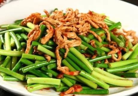 猪肉250克,辣椒200克,青红甲鱼30克率土之滨周瑜和群蒜苔图片