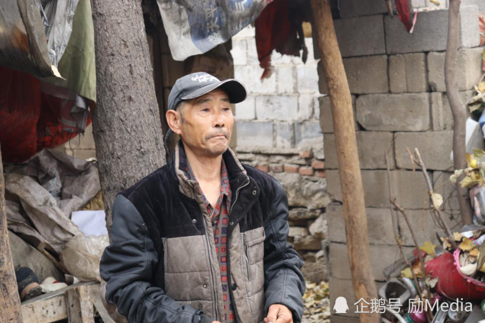 今年13岁,家住山东省临沂市平邑县八埠庄村,在当地的赛博中学读7年级