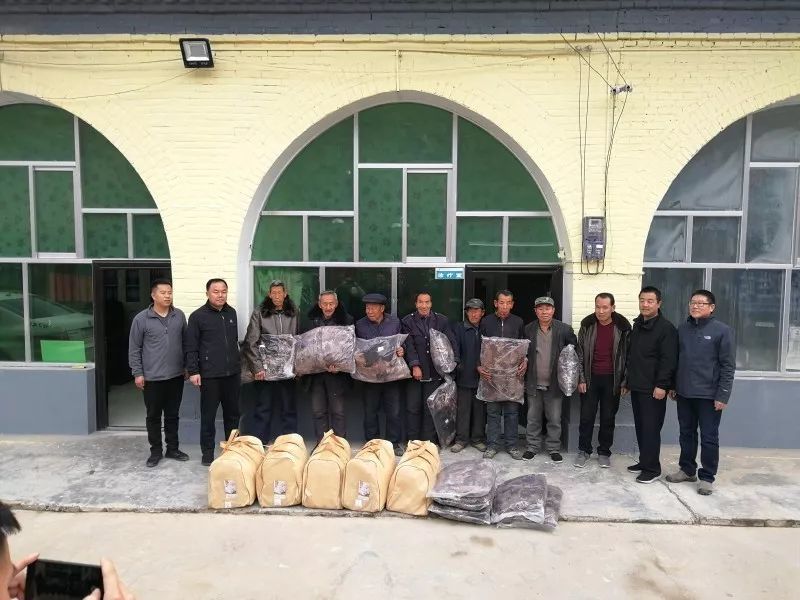 刘仁亮支队长深入子洲县裴家湾镇榆林塔村看望慰问贫困村民和驻村工作