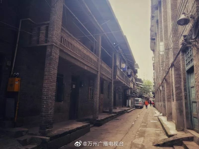 雨后的万州五桥老街,陈旧的街道干净清爽,夹带着一丝静谧