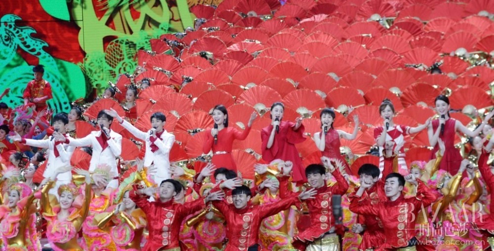 鲜肉男神齐登台,还对望着你唱《爱你一万年》