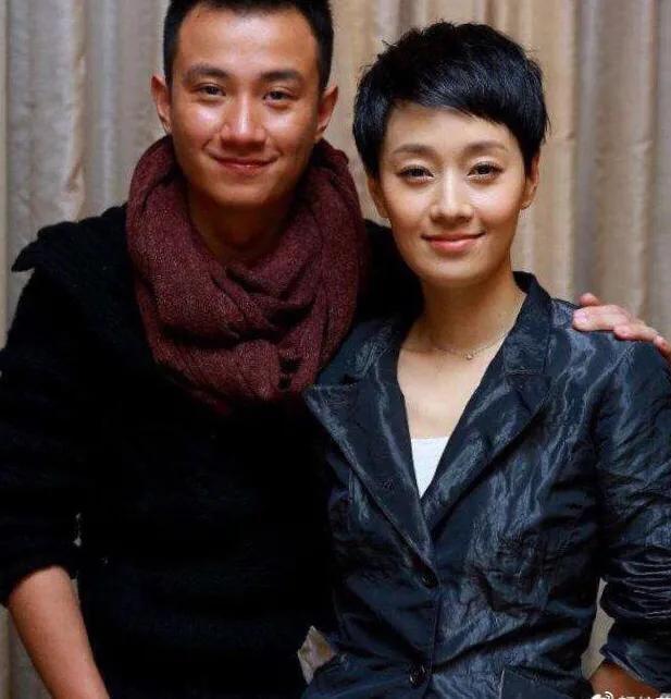 跟马伊琍离婚以后,文章跟大女儿一起现身,心情很好!