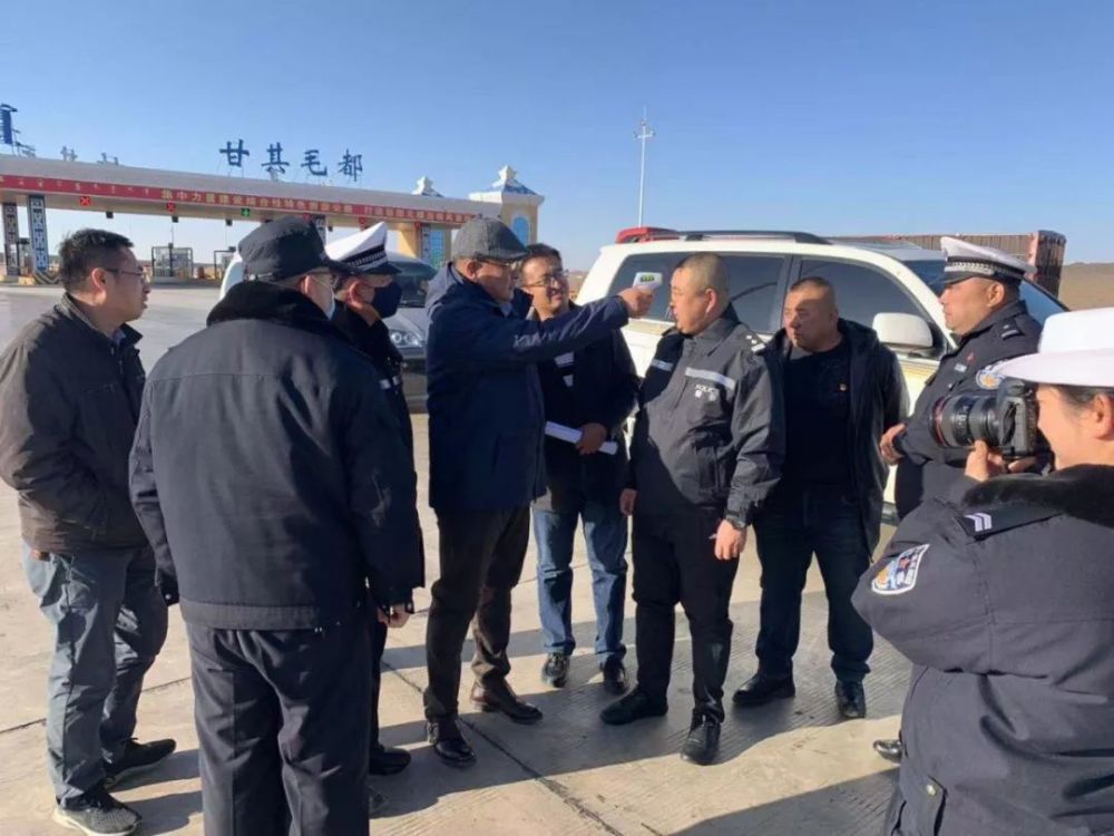 甘其毛都口岸管委会主任恩和一行到甘其毛都鼠疫体温监测点检查指导