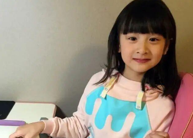 长大后的森碟越来越美,个子高挑五官精致耐看,像极了这位女星!