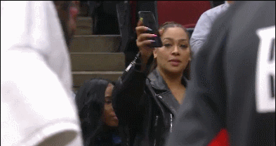 拉拉感动落泪,安东尼舔舐嘴角,与儿子视频