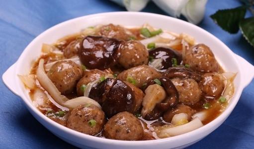 香菇肉丸荞麦热汤面