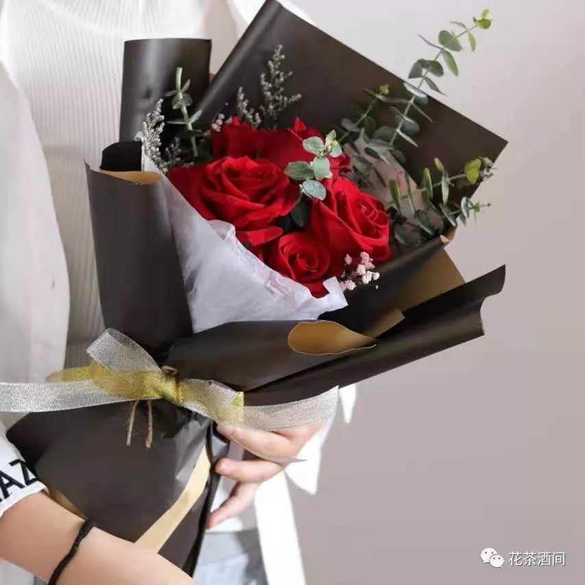 鲜花图鉴:黑魔术玫瑰