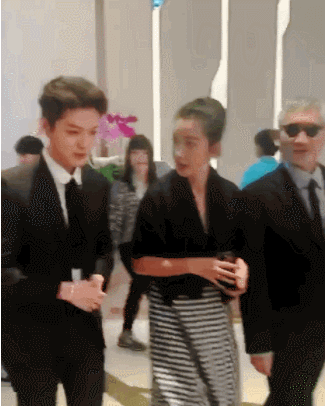 关晓彤心机走位却被刘诗诗和倪妮碾压金鸡红毯珠宝礼服哪家强