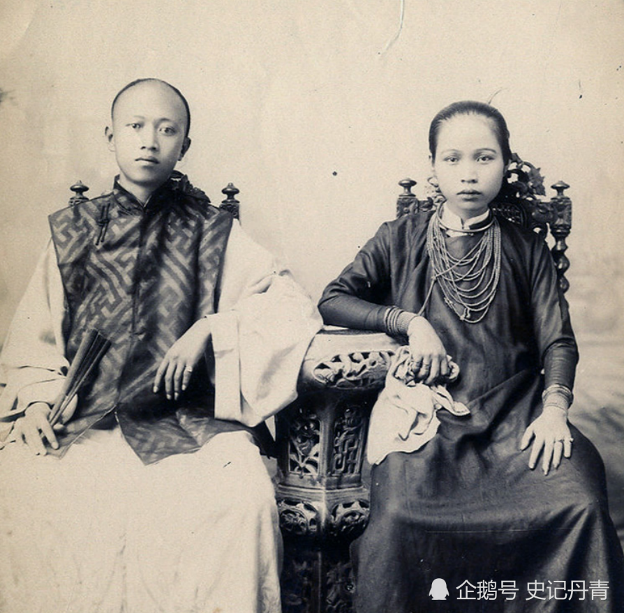 1893年晚清夫妻老照片:妻妾美丽惊艳,锦衣玉食生活富贵!