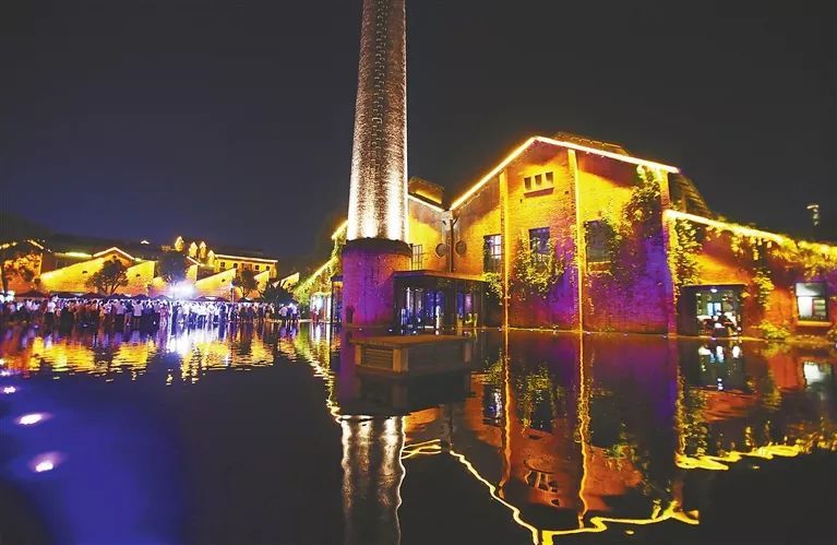 各地竞相崛起 景德镇陶溪川夜色一景 随着夜经济逐渐成为各地深挖