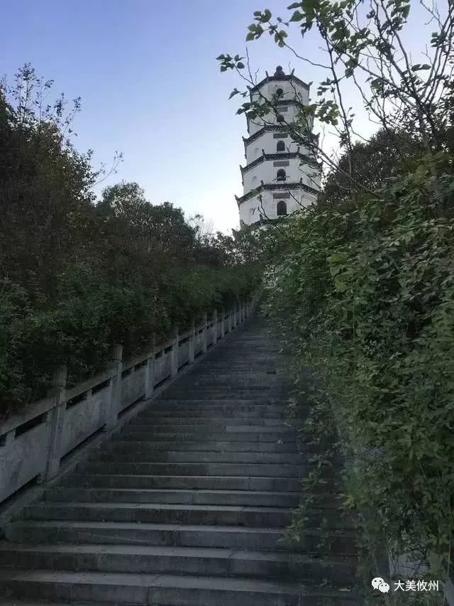攸县有一条向西流的倒淌河,沿岸镇着四座百年宝塔,有啥玄机