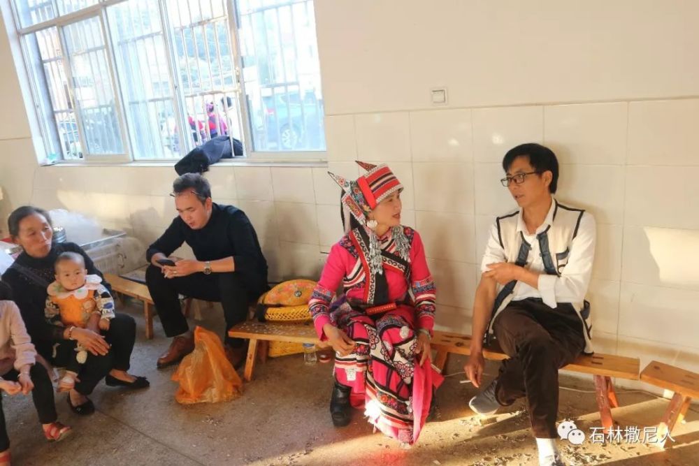 石林县板桥街道办冒水洞村委会撒尼阿细村寨,精彩的文艺表演