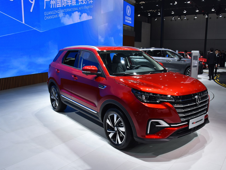 19万,长安又出新款豪华suv,奔驰内饰 炫酷外观,续航