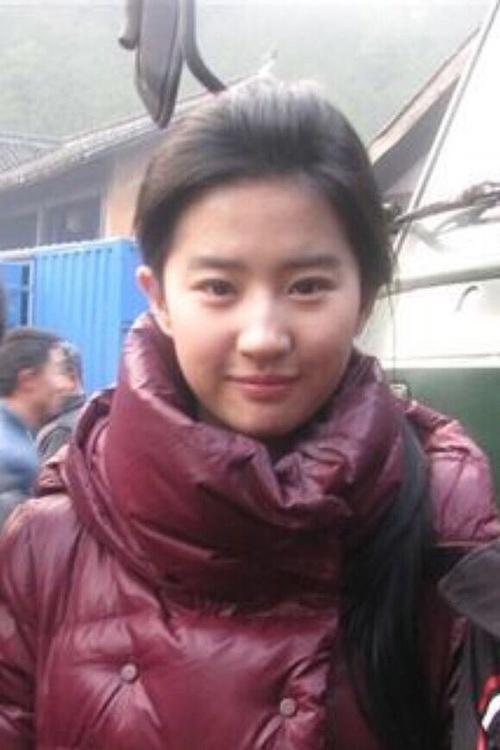 刘亦菲晒素颜网友这才叫真女神