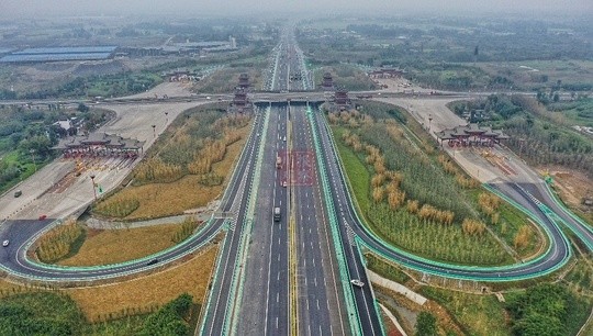 成乐高速新建的8车道今天开跑!川报观察记者率先体验