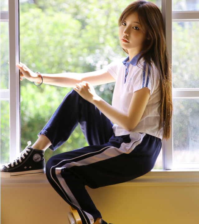 五官精致的清纯美少女学姐写真集