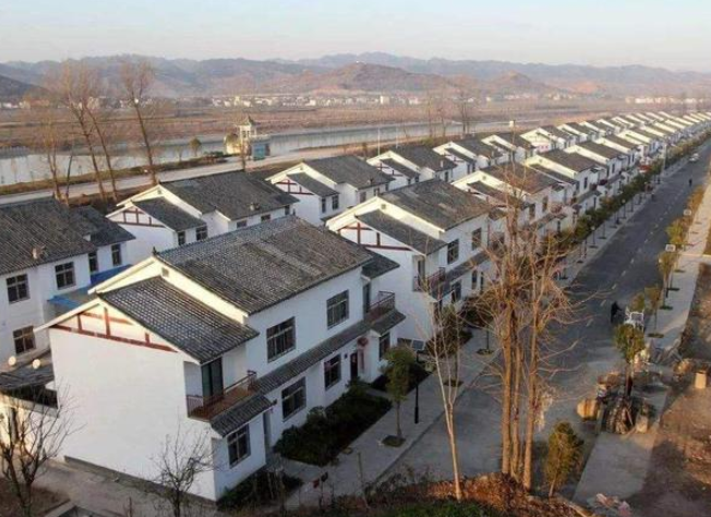 新农村建设,统一盖房,搬离老宅基地,为何多数人不情愿