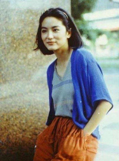 20岁的林青霞,不愧是"东南亚第一美人",40年前造型就已经很前卫了