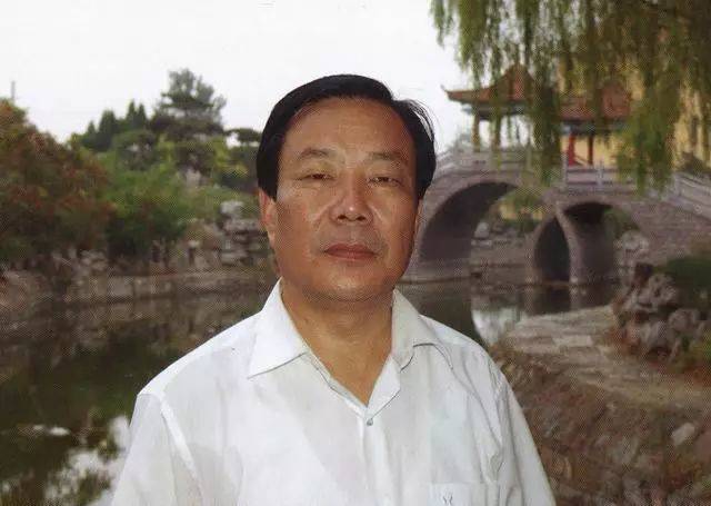 滕州一中历任校长都在这,有你认识的吗