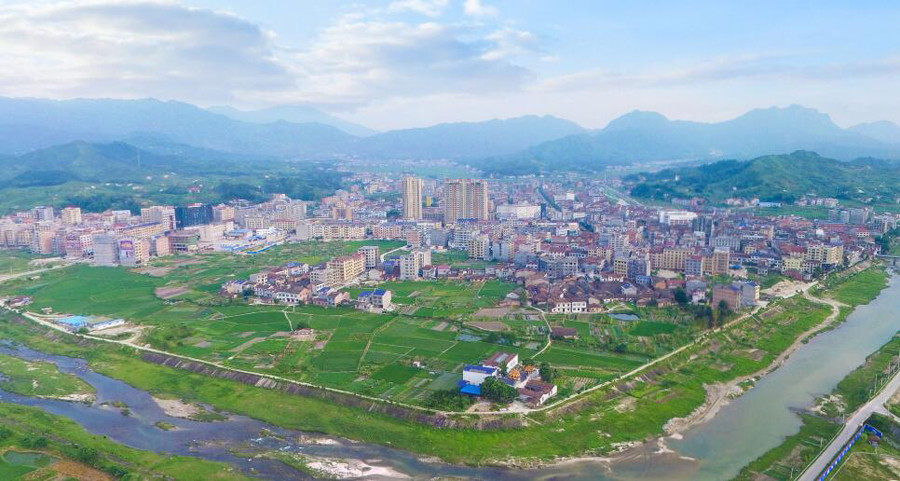 湖南岳阳平江县一个大镇,是全国重点镇,拥有天岳幕阜山景区