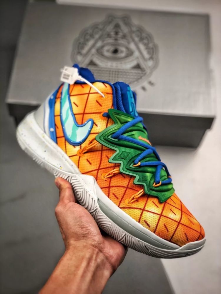 欧文5海绵宝宝未完待续!nike kyrie 5 x 菠萝屋开箱测评!