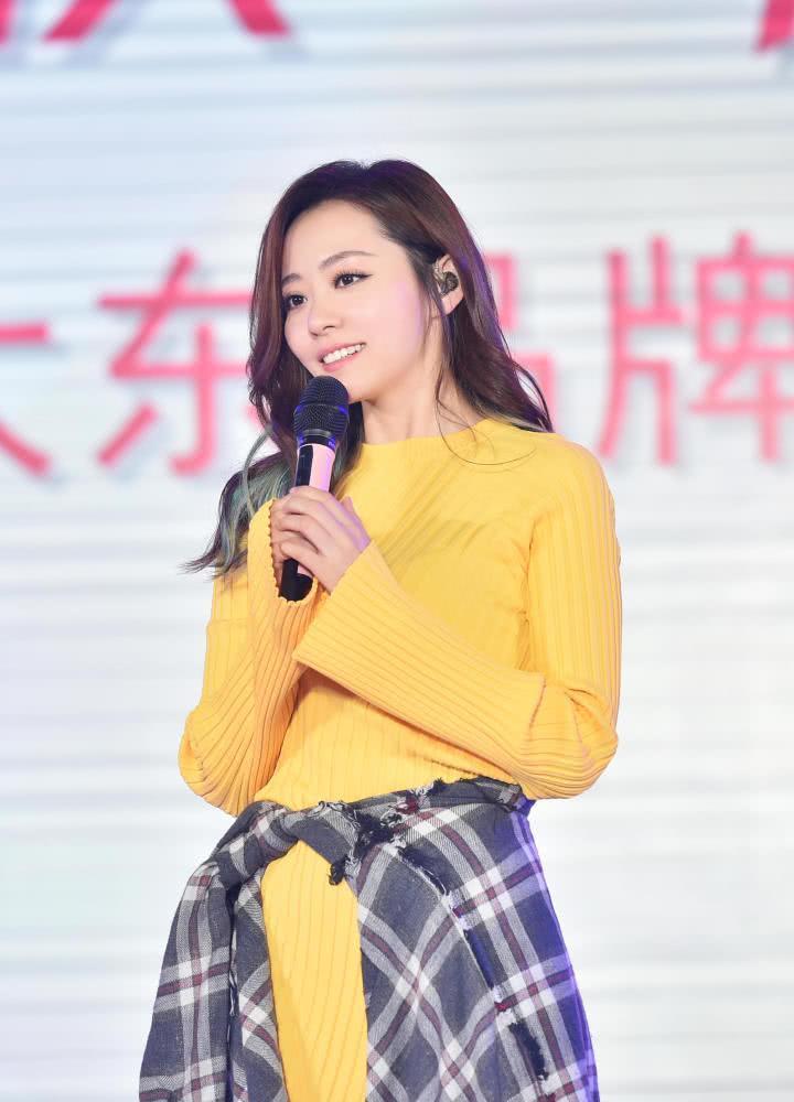 有一种"胖"叫张靓颖,穿错衣看着像120斤,终于知道衣品