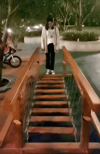 搞笑gif:朋友被绿了,不知道这样提醒他,他会不会醒悟