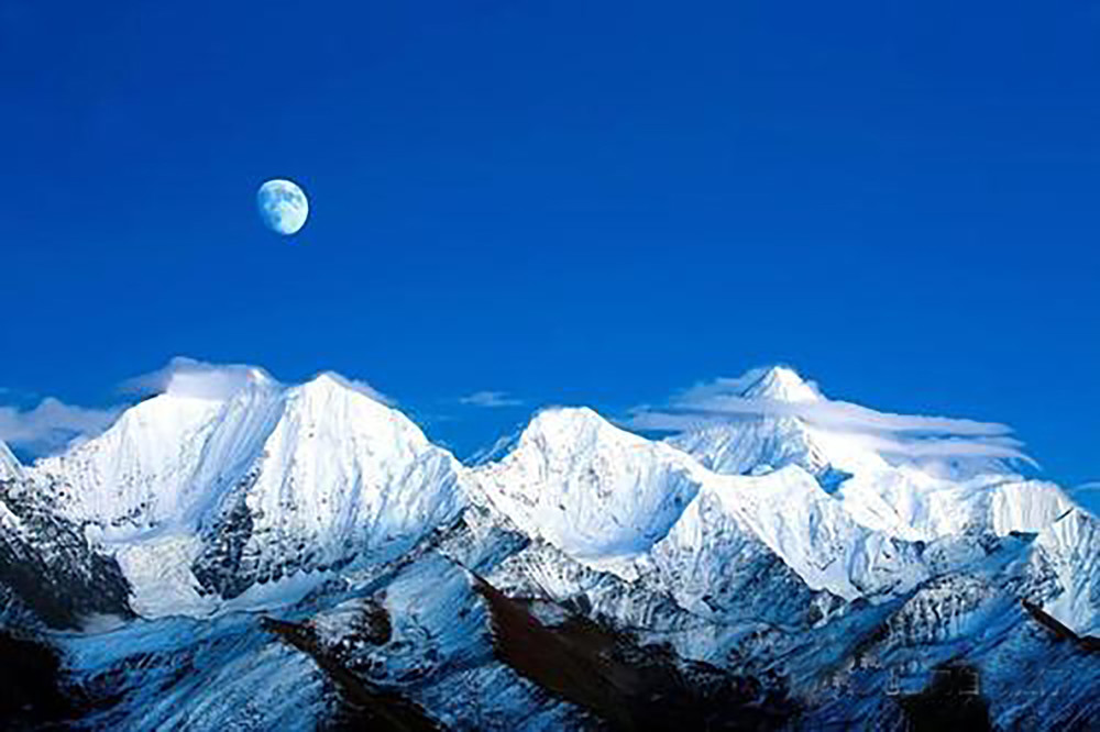 世上挨得最近的两座雪山,没有寒冷