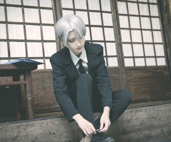 《冰上的尤里》cosplay维克托,银发的帅气小哥哥