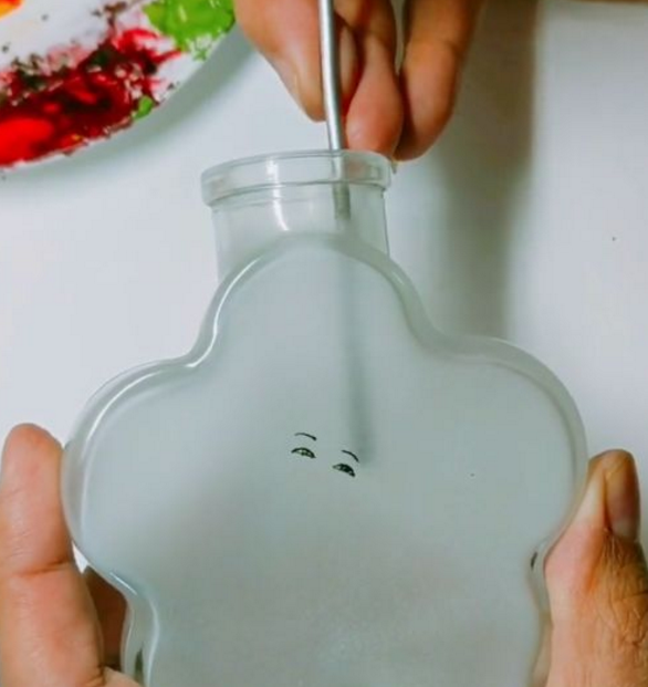 美术生瓶内画"不倒翁小姐姐",第一眼:什么鬼,成品:多少钱?我要了!